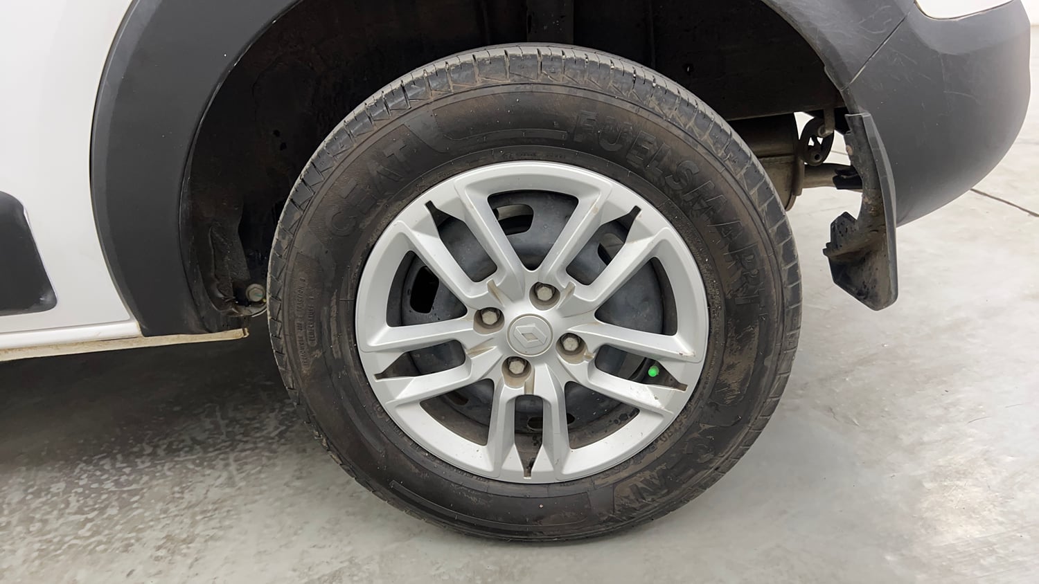 Used 2025 Renault Triber RXL Petrol Manual tyres LEFT REAR TYRE RIM VIEW