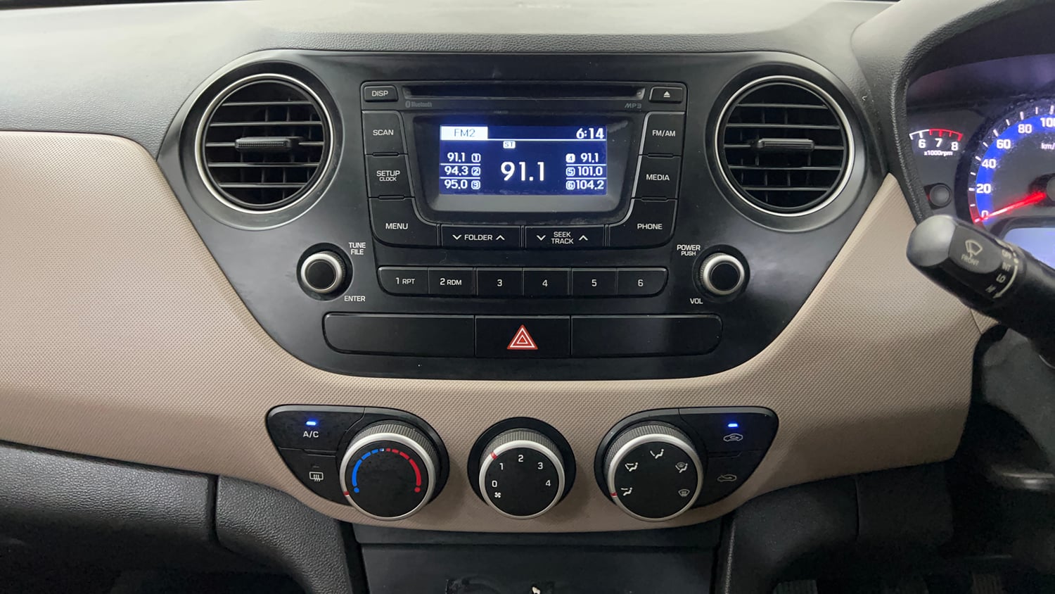 Used 2015 Hyundai Xcent S 1.2 (O) Petrol Manual interior MUSIC SYSTEM & AC CONTROL VIEW