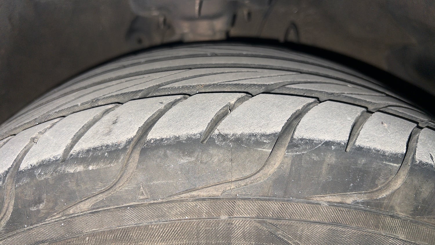 Used 2012 Hyundai i20 Asta 1.4 CRDI Diesel Manual tyres RIGHT FRONT TYRE TREAD VIEW