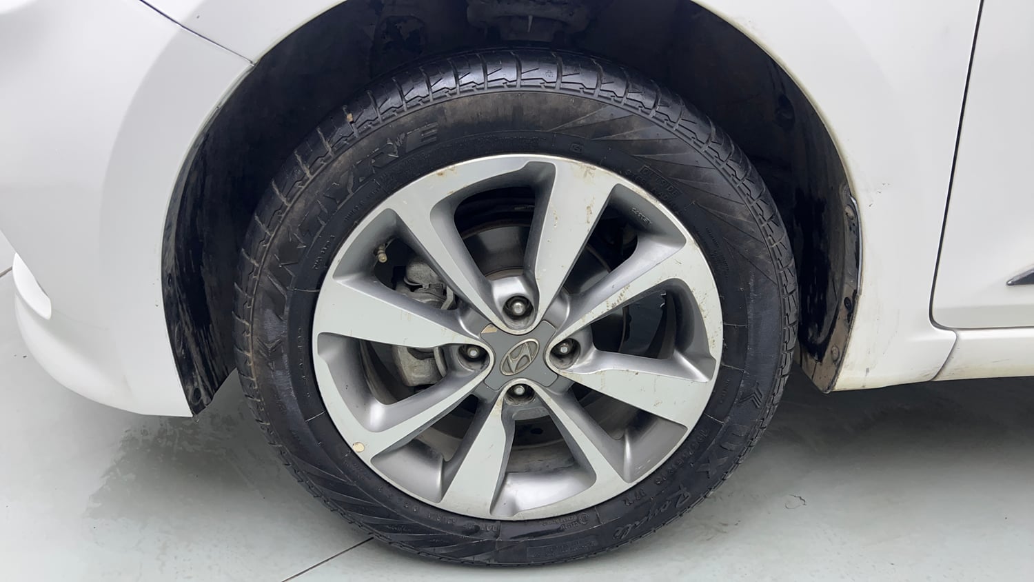 Used 2016 Hyundai Elite i20 Asta 1.2 (O) Petrol Manual tyres LEFT FRONT TYRE RIM VIEW