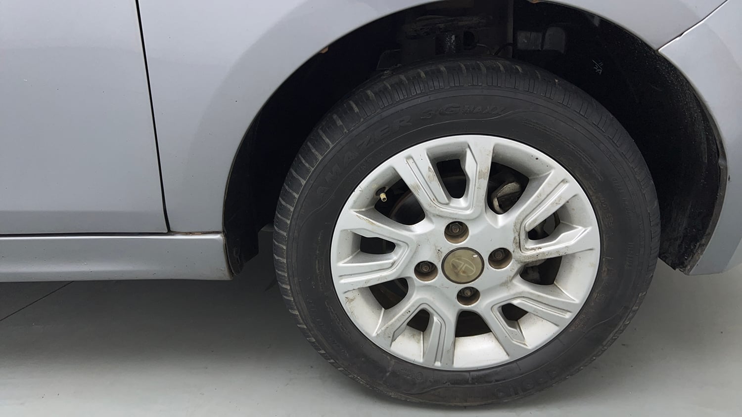 Used 2018 Tata Tiago Revotron XZ Petrol Manual tyres RIGHT FRONT TYRE RIM VIEW