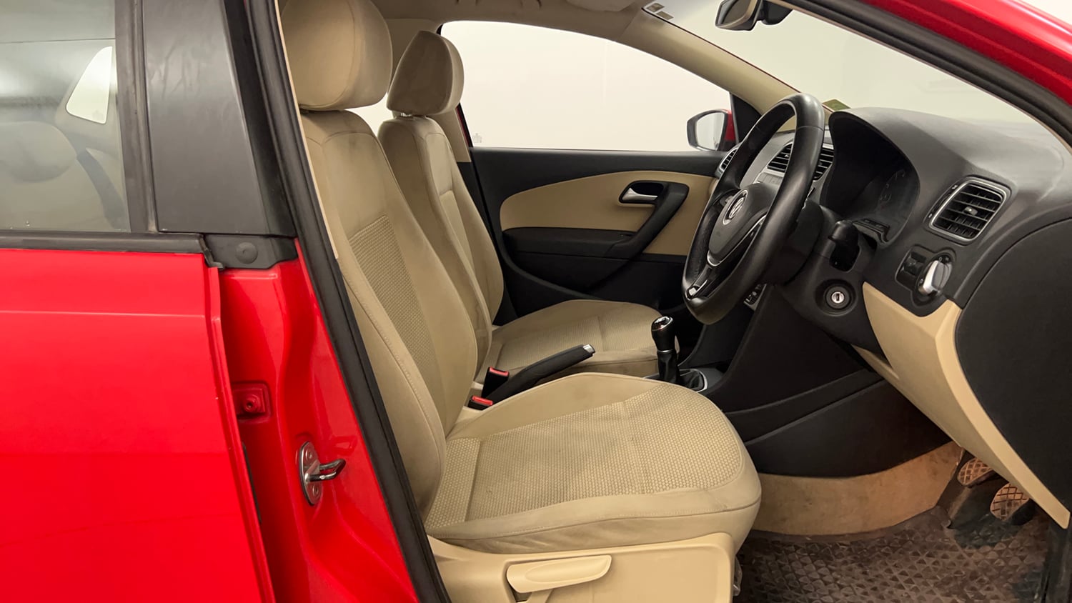 Used 2016 Volkswagen Polo Highline1.2L (P) Petrol Manual interior RIGHT SIDE FRONT DOOR CABIN VIEW