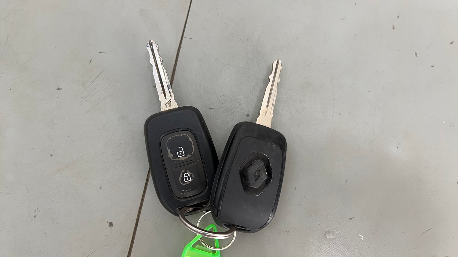 Used 2025 Renault Triber RXL Petrol Manual extra CAR KEY VIEW