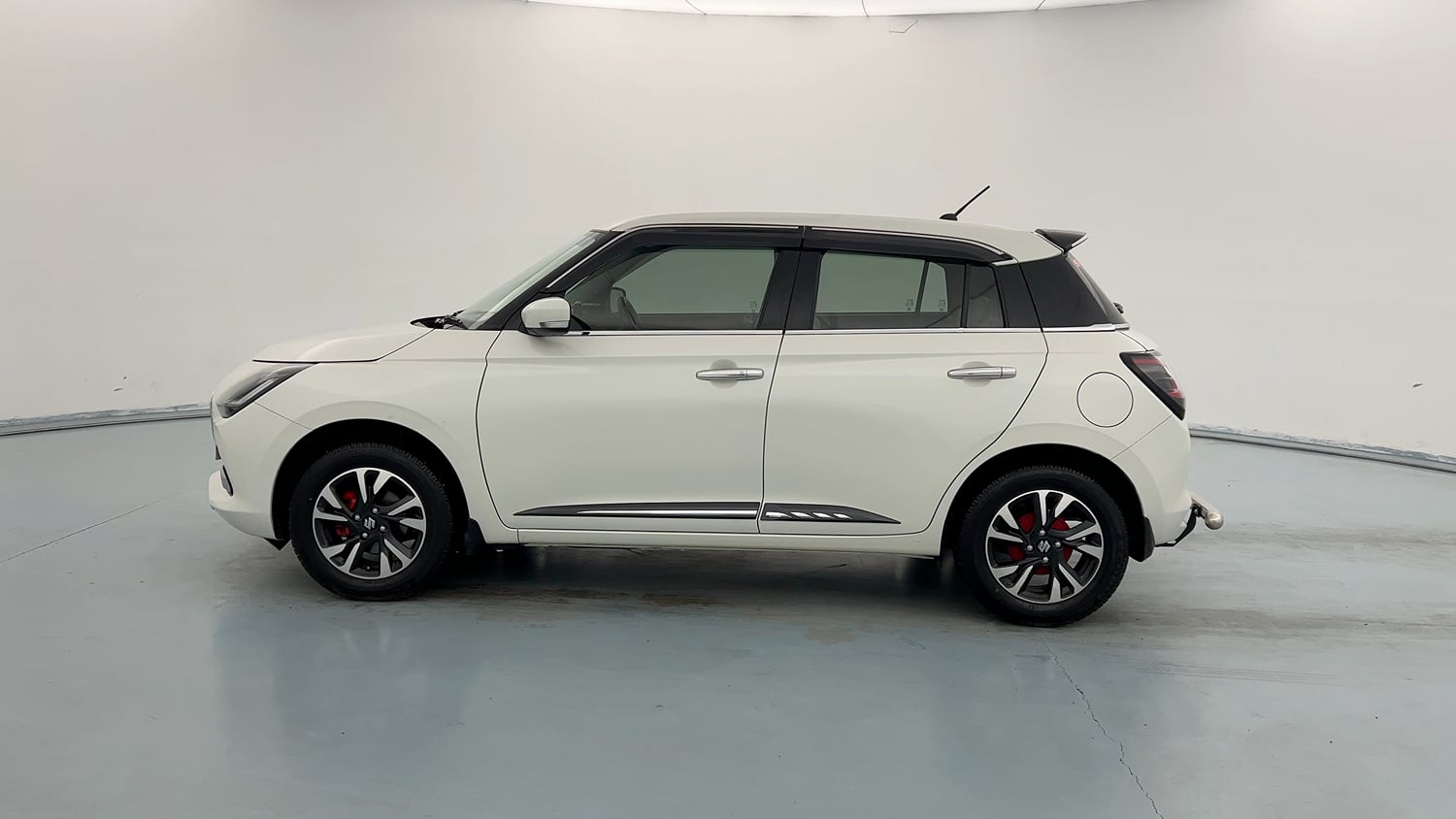 Used 2025 Maruti Suzuki Swift ZXi Plus Petrol Manual exterior LEFT SIDE VIEW