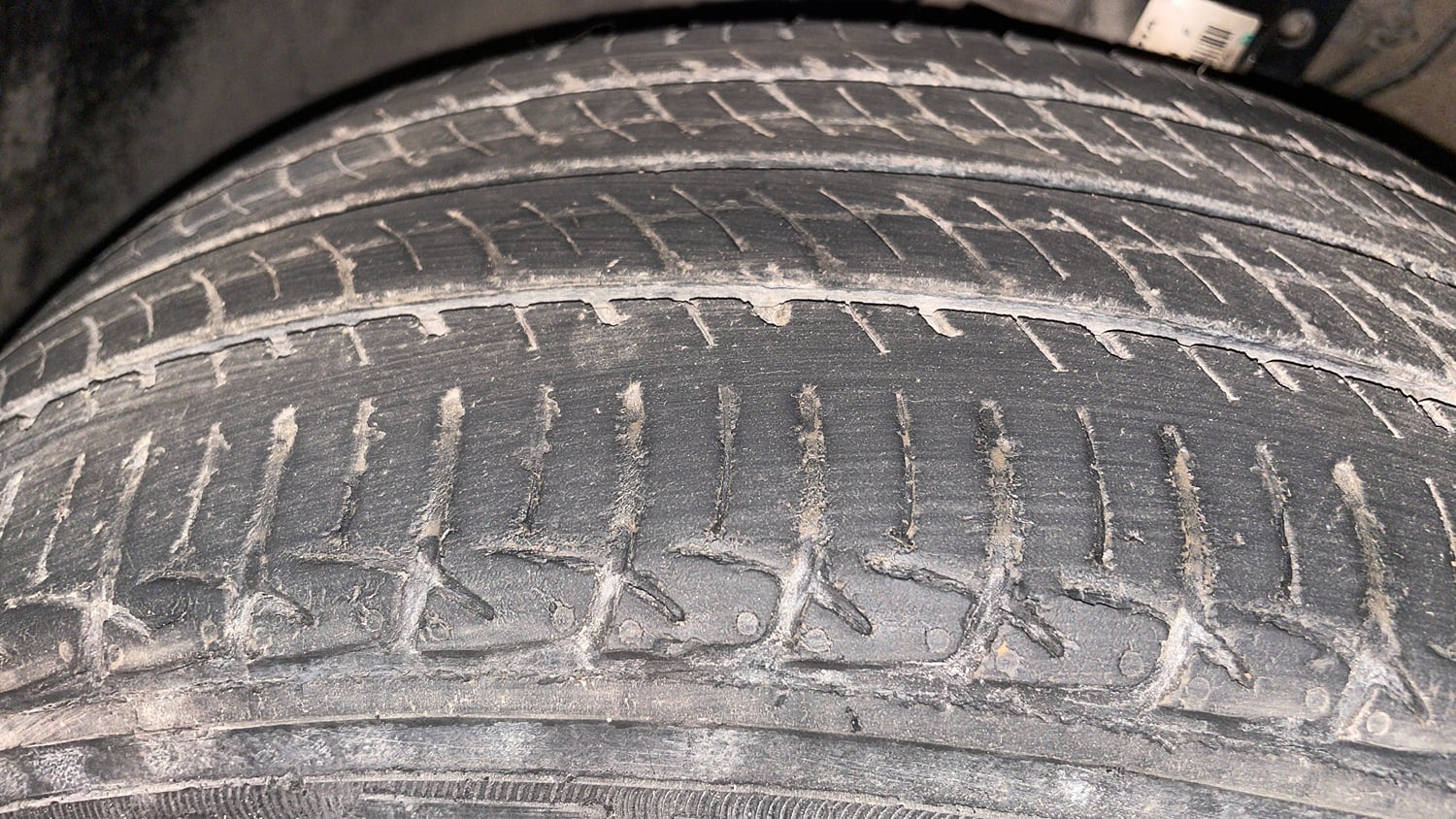 Used 2019 Volkswagen Ameo Comfortline 1.0L (P) Petrol Manual tyres LEFT FRONT TYRE TREAD VIEW