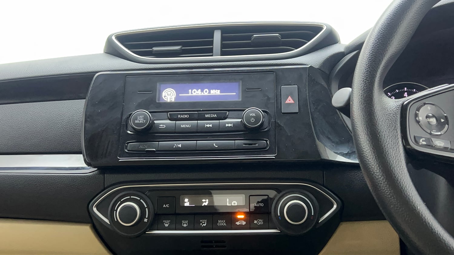 Used 2019 Honda Amaze 1.2 V MT Petrol Petrol Manual interior MUSIC SYSTEM & AC CONTROL VIEW