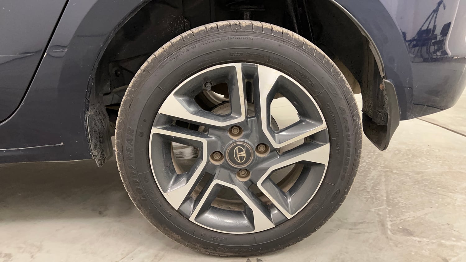 Used 2019 Tata Tigor Revotron XZA Petrol Automatic tyres LEFT REAR TYRE RIM VIEW