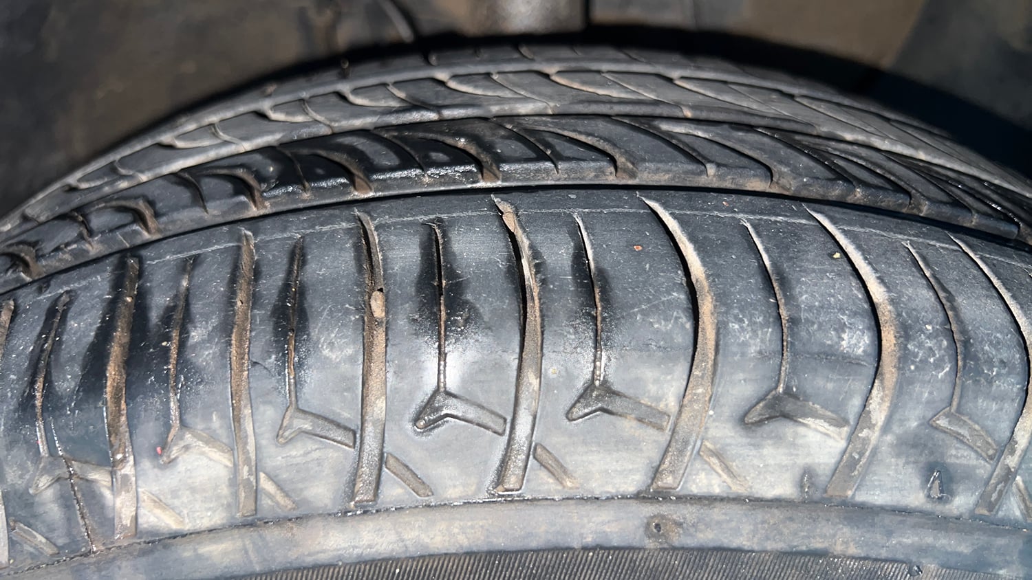Used 2015 Hyundai Elite i20 Sportz 1.2 Petrol Manual tyres RIGHT FRONT TYRE TREAD VIEW