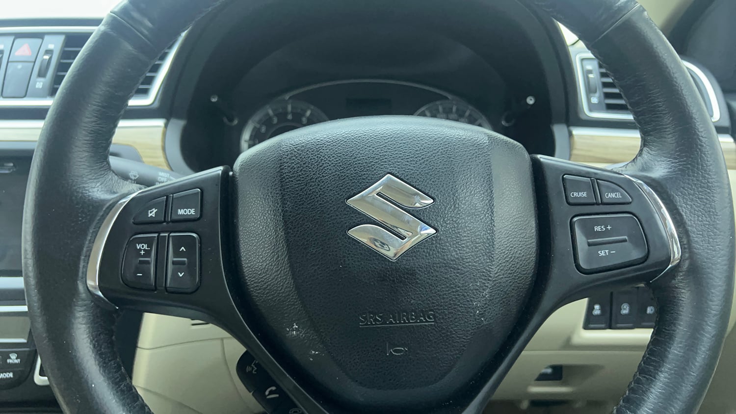 Used 2020 Maruti Suzuki Ciaz Alpha 1.5 AT Petrol Automatic top_features Airbags