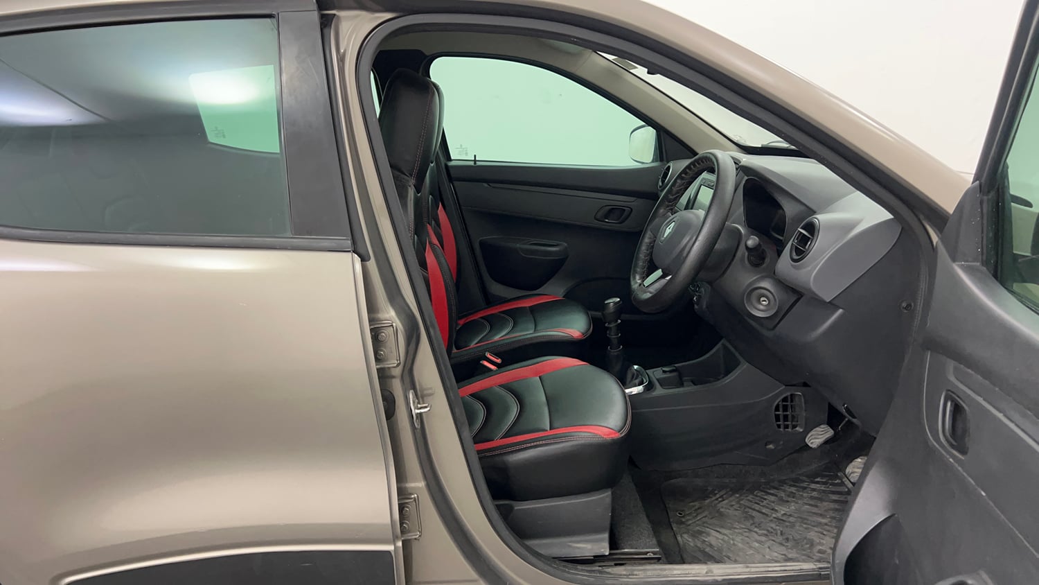 Used 2016 Renault Kwid RXT CNG (Outside Fitted) Cng Manual interior RIGHT SIDE FRONT DOOR CABIN VIEW