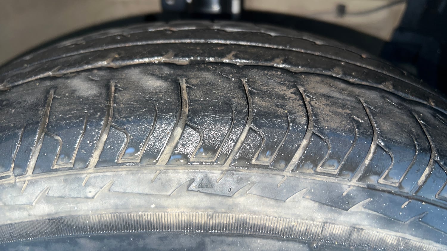 Used 2016 Maruti Suzuki Swift Dzire VXI AT Petrol Automatic tyres RIGHT FRONT TYRE TREAD VIEW