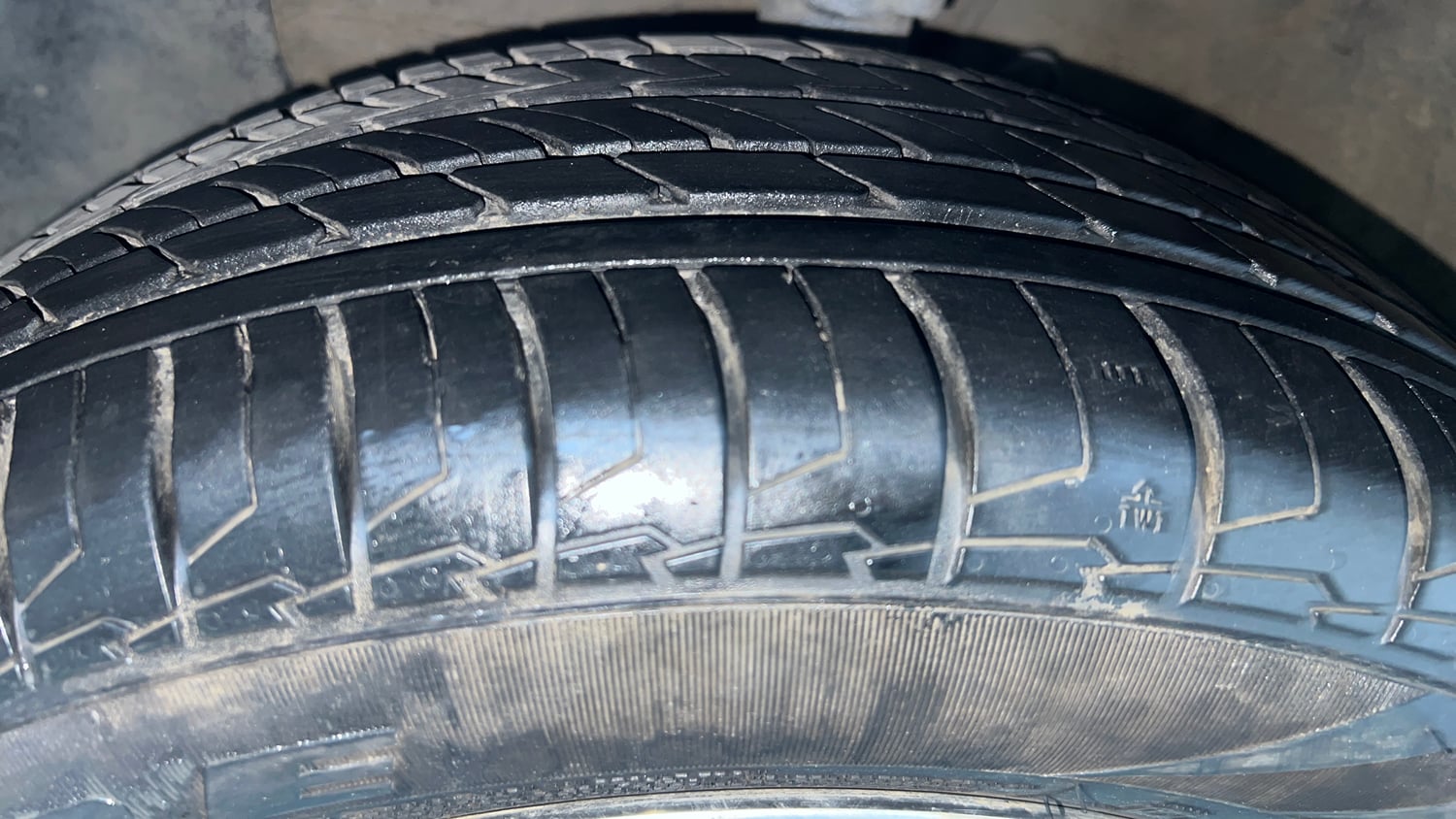 Used 2016 Hyundai Elite i20 Asta 1.2 (O) Petrol Manual tyres LEFT FRONT TYRE TREAD VIEW