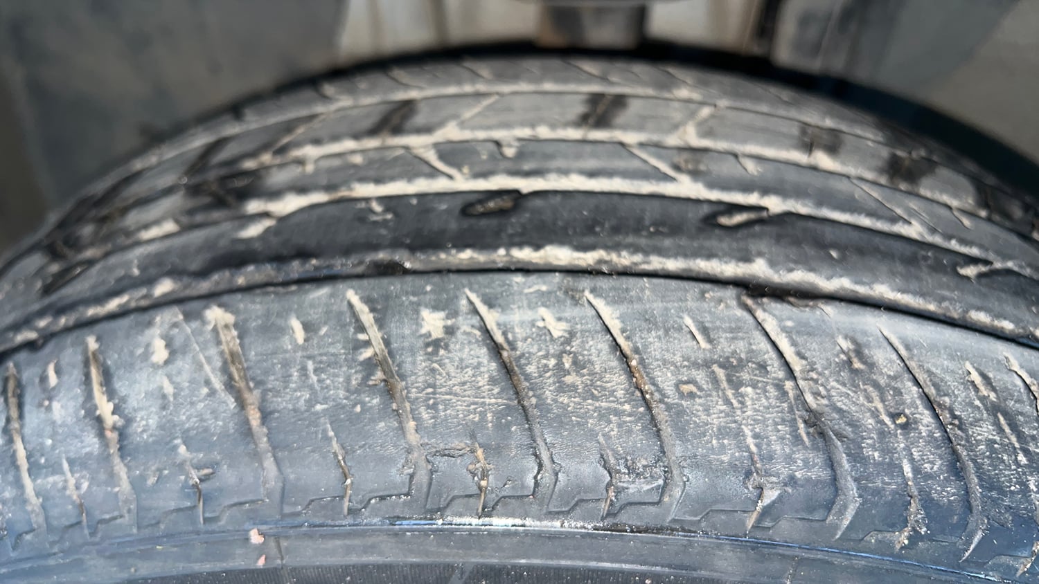 Used 2022 Renault Kiger RXZ Turbo CVT Petrol Automatic tyres LEFT FRONT TYRE TREAD VIEW