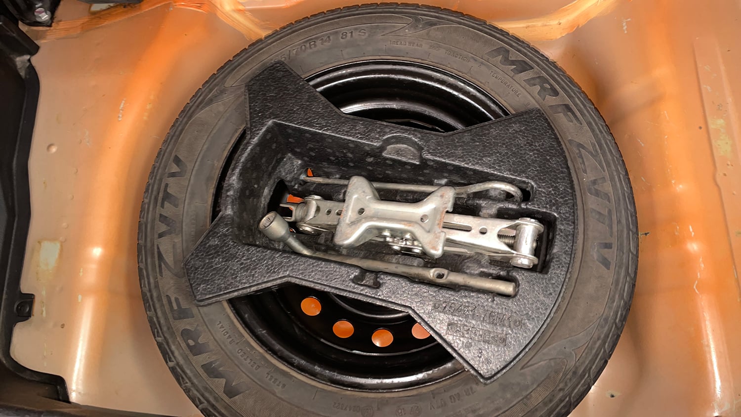 Used 2018 Maruti Suzuki Celerio X Zxi (O) AMT Petrol Automatic tyres SPARE TYRE VIEW