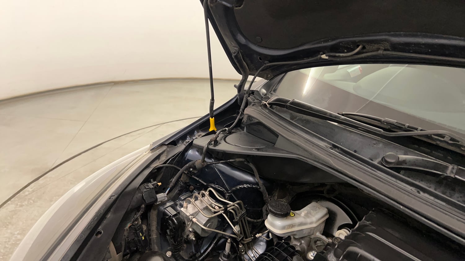 Used 2019 Tata Tigor Revotron XZA Petrol Automatic engine ENGINE RIGHT SIDE HINGE & APRON VIEW