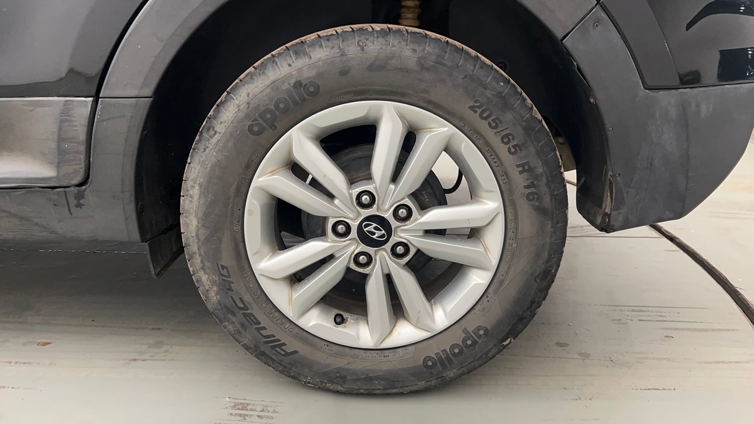 Used 2017 Hyundai Creta SX Plus 1.6  Petrol Petrol Manual tyres LEFT REAR TYRE RIM VIEW