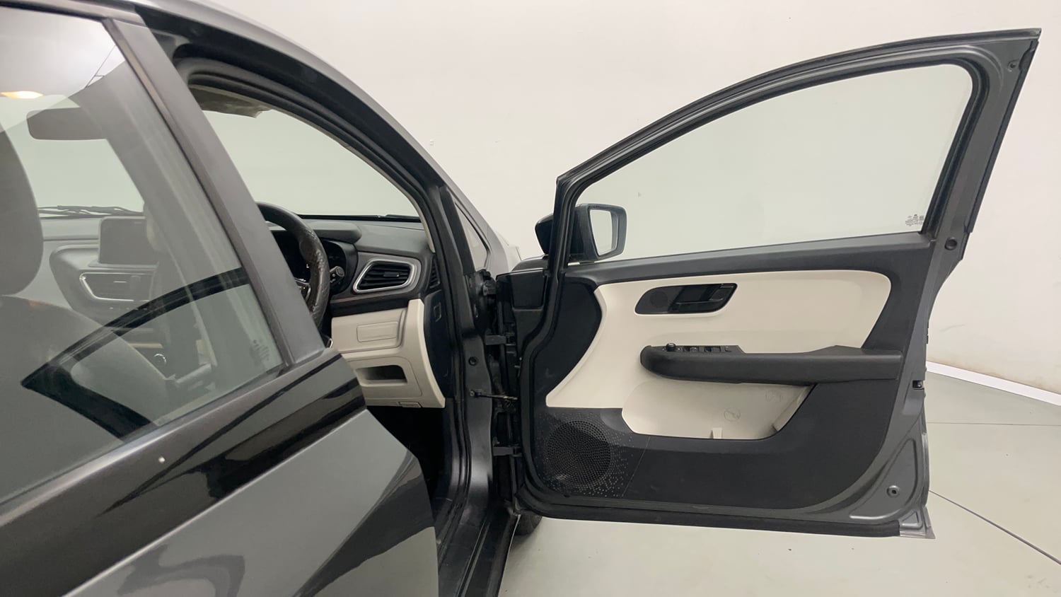 Used 2022 Tata Altroz XM Plus Petrol Petrol Manual interior RIGHT FRONT DOOR OPEN VIEW