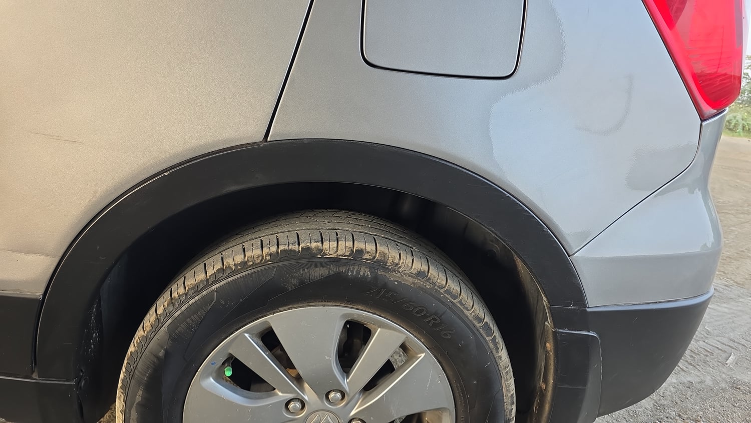 Used 2016 Maruti Suzuki S-Cross Alpha 1.6 Diesel Manual tyres LEFT REAR TYRE TREAD VIEW