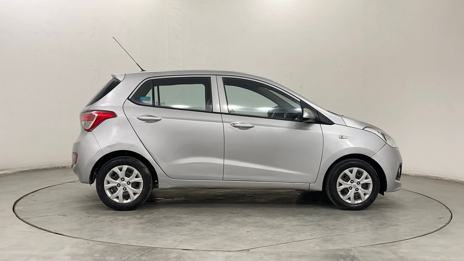 Used 2015 Hyundai Grand i10 Magna 1.2 Kappa VTVT Petrol Manual exterior RIGHT SIDE VIEW
