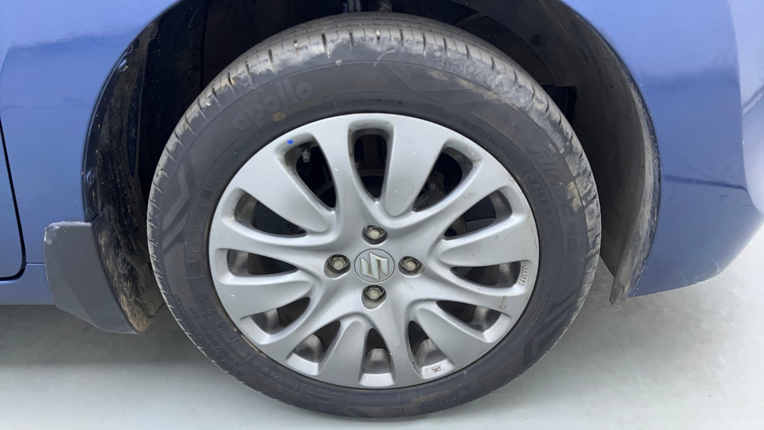 Used 2017 Maruti Suzuki Baleno Zeta 1.2 Petrol Manual tyres RIGHT FRONT TYRE RIM VIEW