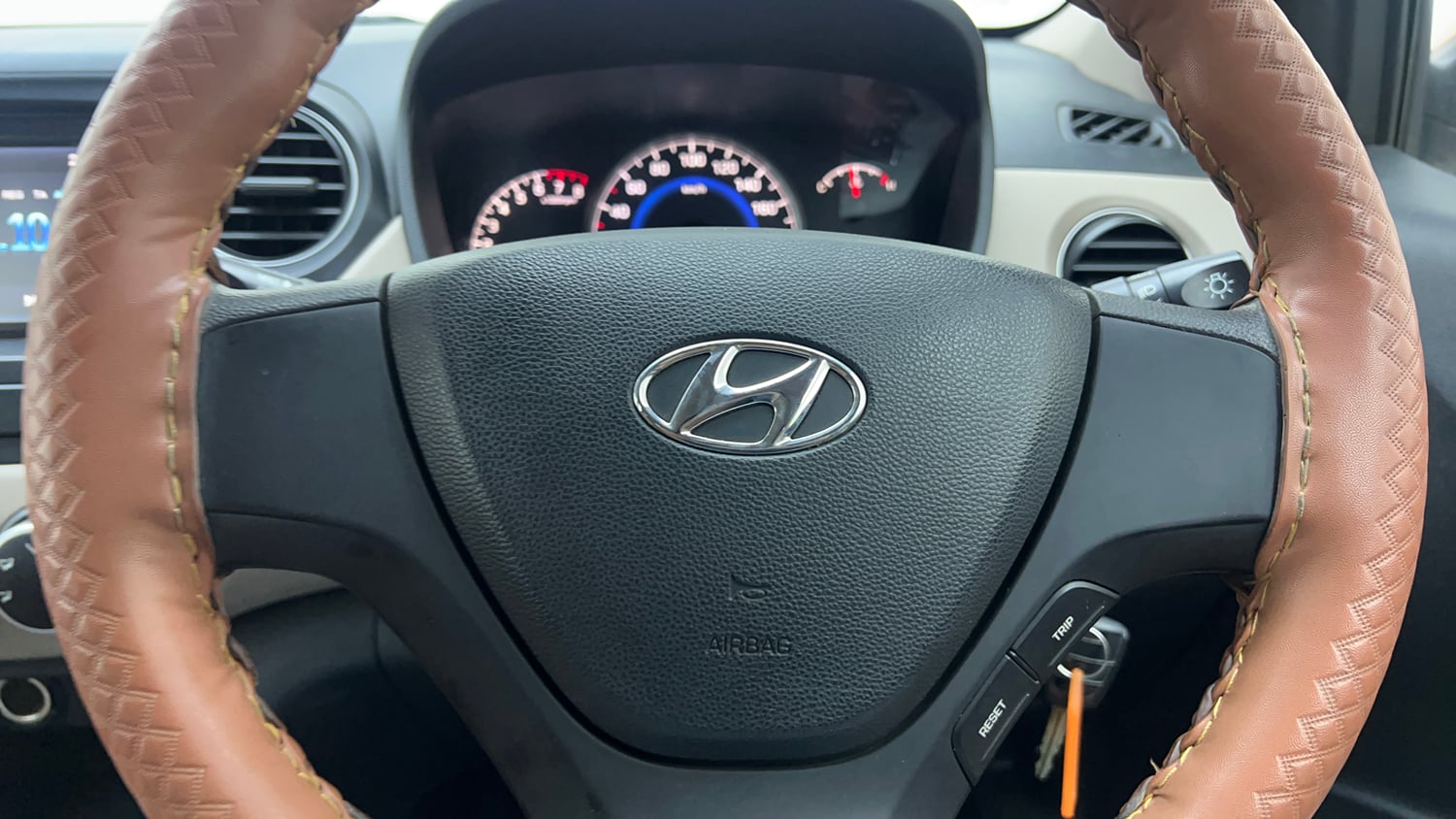 Used 2018 Hyundai Grand i10 Magna 1.2 Kappa VTVT Petrol Manual top_features Steering mounted controls