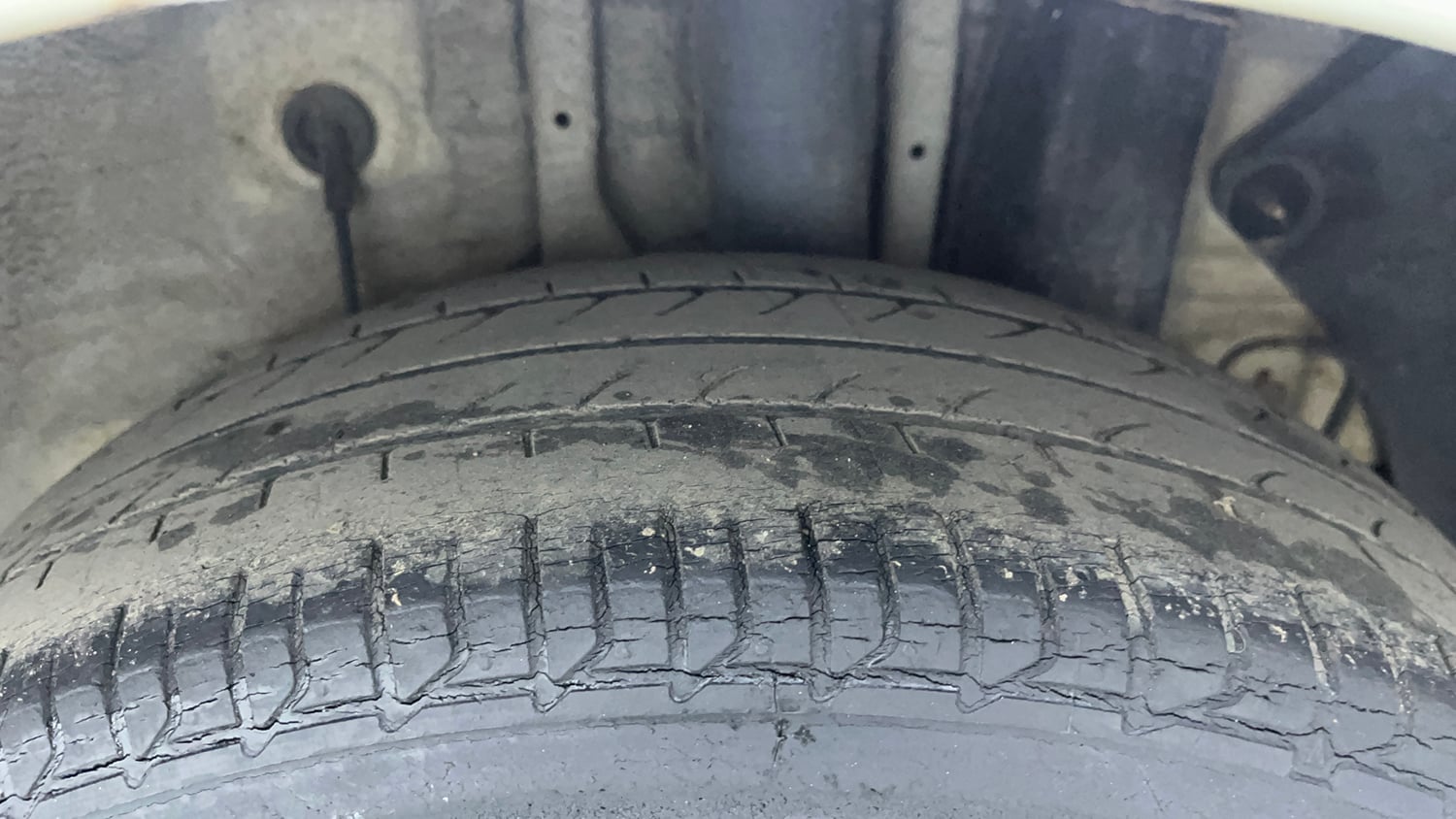 Used 2018 Hyundai Elite i20 Asta 1.2 Dual Tone Petrol Manual tyres LEFT REAR TYRE TREAD VIEW