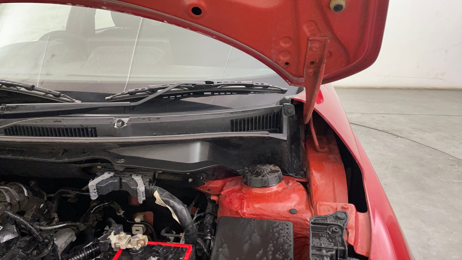 Used 2024 Maruti Suzuki Swift VXi (O) AMT Petrol Automatic engine ENGINE LEFT SIDE HINGE & APRON VIEW
