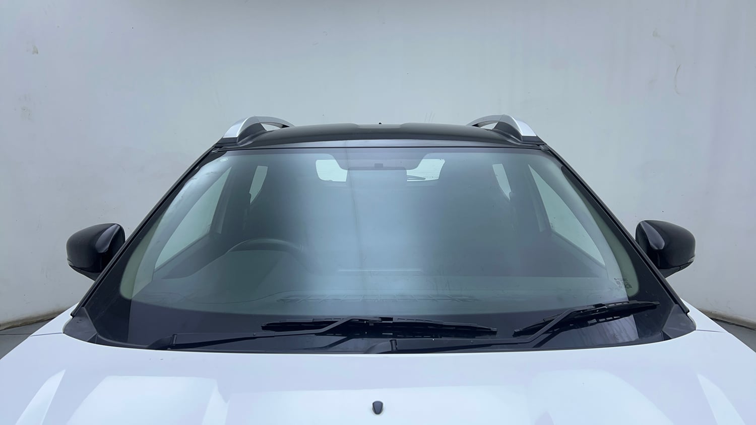 Used 2021 Renault Kiger RXZ AMT Dual Tone Petrol Automatic exterior FRONT WINDSHIELD VIEW