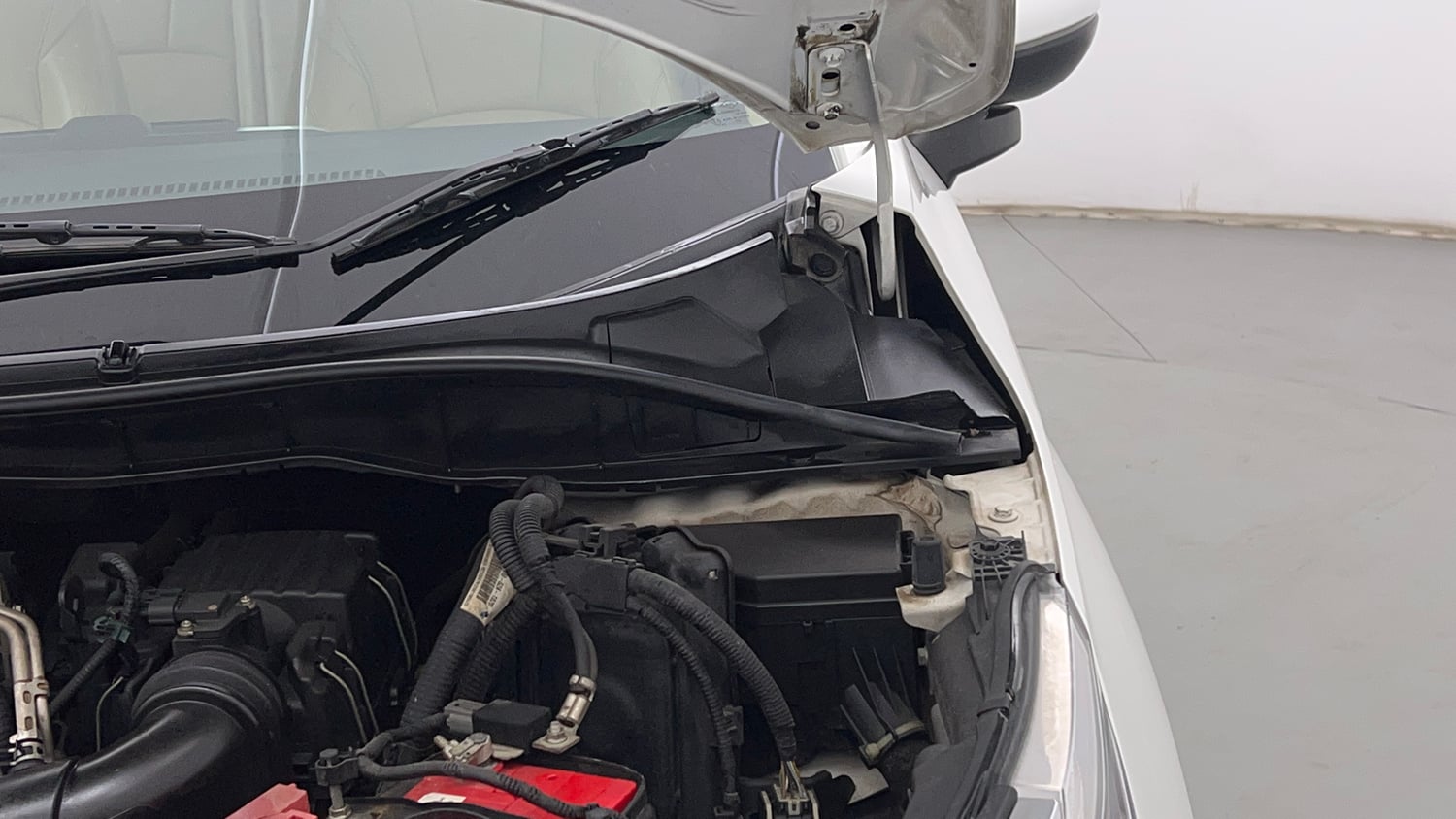 Used 2023 Honda City ZX Petrol CVT Petrol Automatic engine ENGINE LEFT SIDE HINGE & APRON VIEW