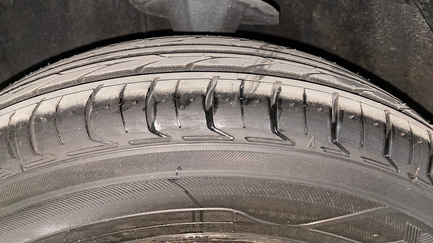 Used 2012 Hyundai i10 Magna 1.2 Kappa2 Petrol Manual tyres LEFT FRONT TYRE TREAD VIEW