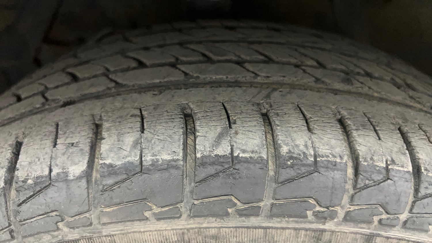 Used 2020 Maruti Suzuki S-Cross Zeta Petrol Manual tyres LEFT FRONT TYRE TREAD VIEW