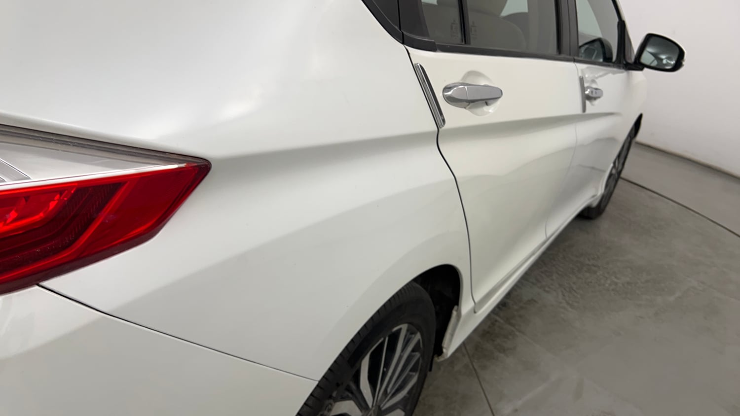 Used 2017 Honda City ZX CVT Petrol Petrol Automatic dents MINOR DENT