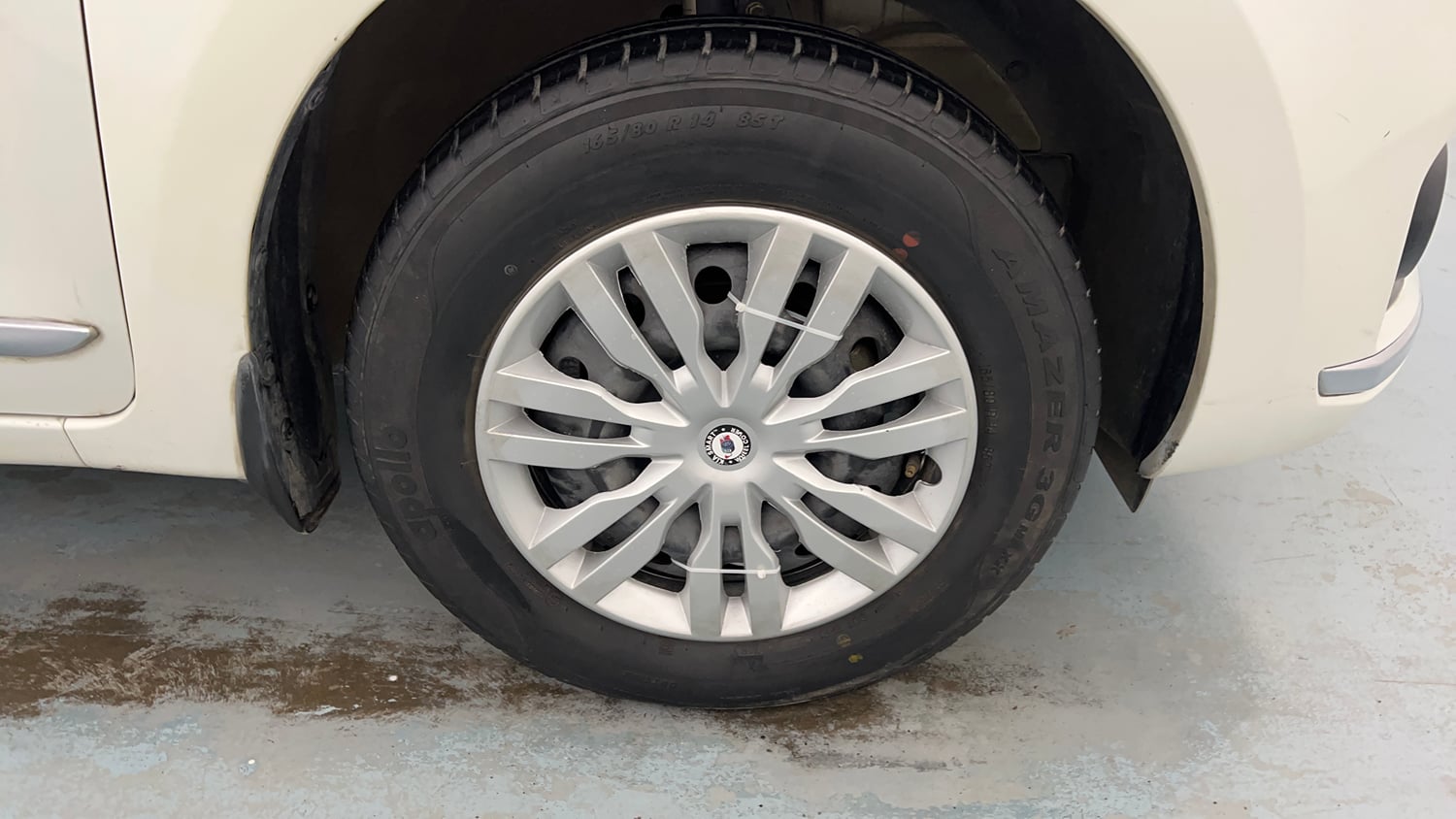Used 2018 Maruti Suzuki Dzire VXi AMT Petrol Automatic tyres RIGHT FRONT TYRE RIM VIEW