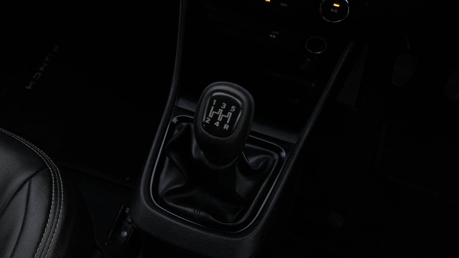 Used 2023 Tata Punch Adventure Rhythm Pack MT Petrol Manual interior GEAR  KNOB VIEW