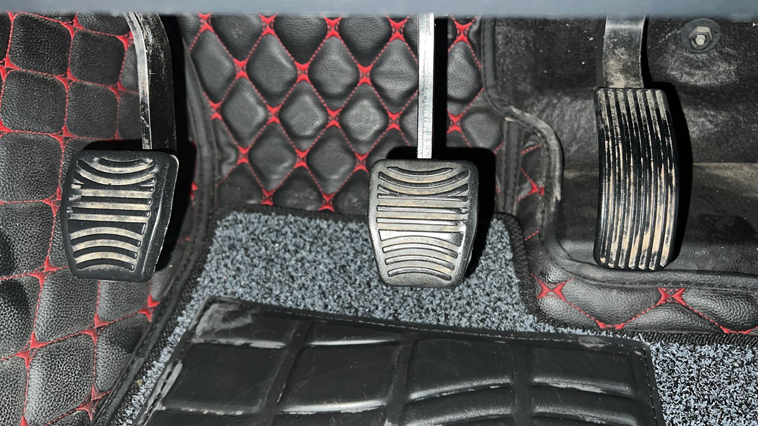 Used 2021 mahindra Thar LX Hard Top Petrol MT 4WD Petrol Manual interior PEDALS VIEW