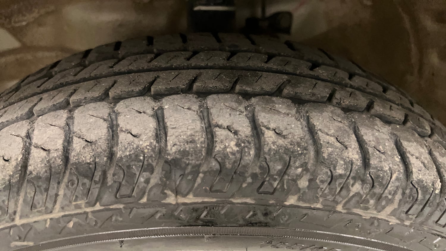 Used 2018 Maruti Suzuki Wagon R VXI Petrol Manual tyres LEFT FRONT TYRE TREAD VIEW
