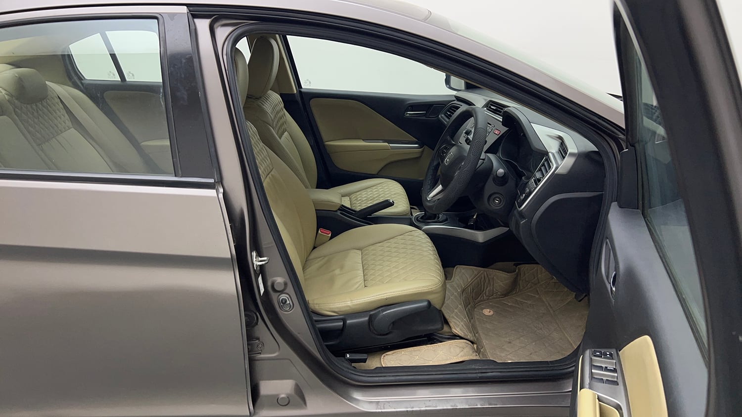 Used 2015 Honda City V Petrol Manual interior RIGHT SIDE FRONT DOOR CABIN VIEW
