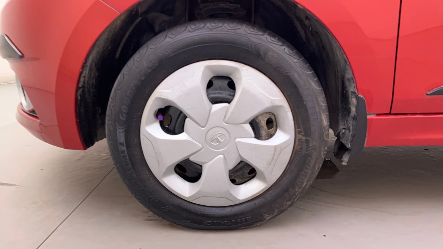 Used 2016 Tata Tiago Revotron XZ w/o Alloy Petrol Manual tyres LEFT FRONT TYRE RIM VIEW