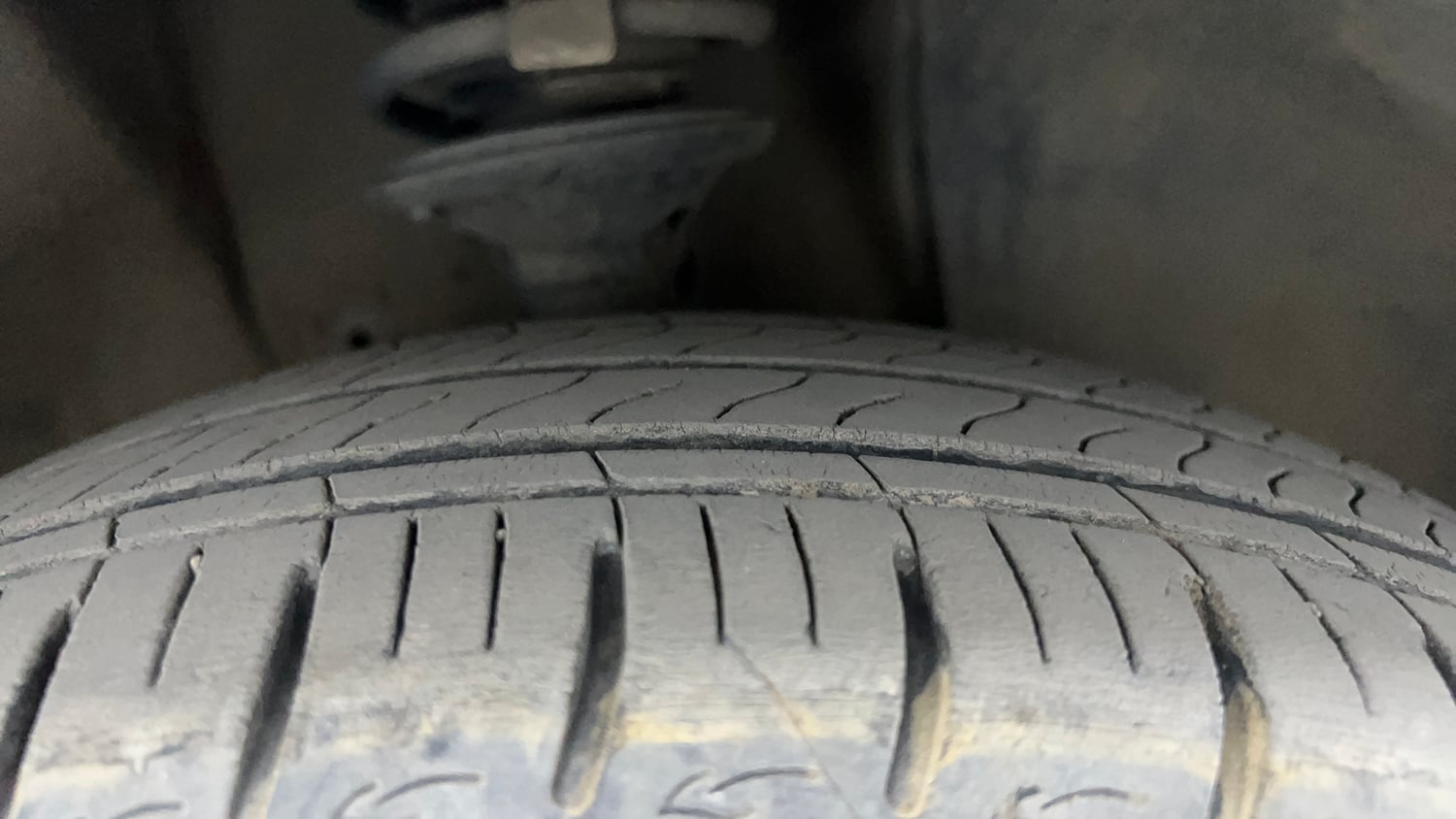 Used 2022 Maruti Suzuki Celerio ZXi Plus AMT Petrol Automatic tyres RIGHT FRONT TYRE TREAD VIEW