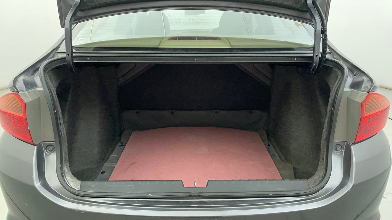 Used 2017 Honda City V Petrol Manual interior DICKY INSIDE VIEW