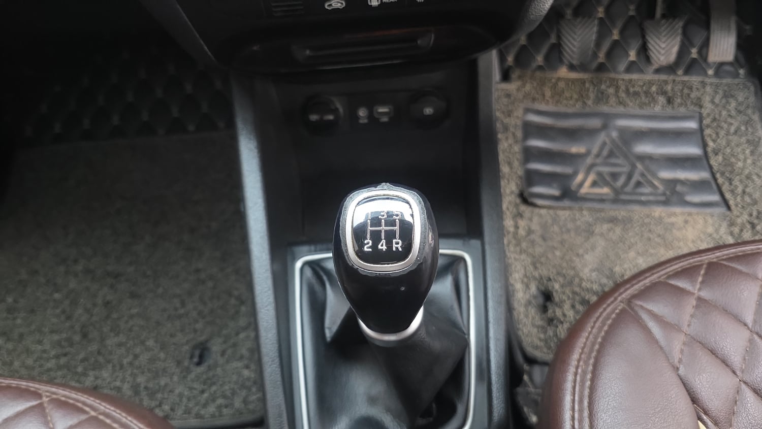 Used 2019 Hyundai Elite i20 Asta 1.2 (O) Petrol Manual interior GEAR  KNOB VIEW