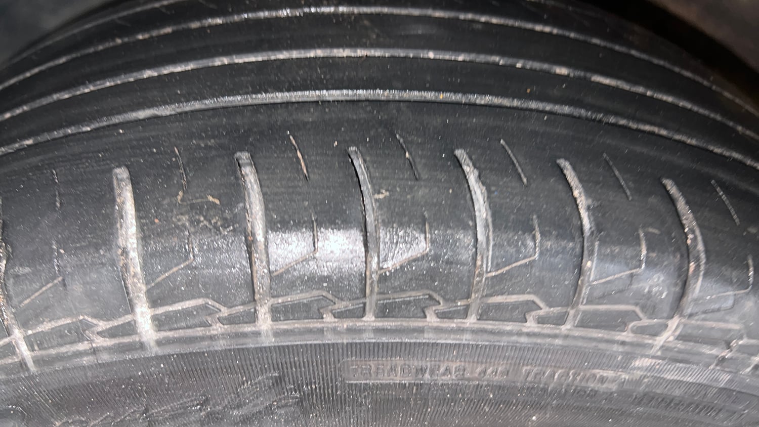 Used 2025 Kia Carens Premium (O) 1.5 Petrol 7 STR Petrol Manual tyres LEFT FRONT TYRE TREAD VIEW