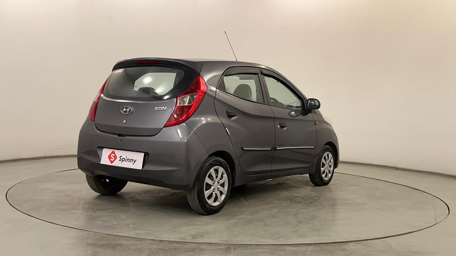 Used 2017 Hyundai Eon Magna + Petrol Manual exterior RIGHT REAR CORNER VIEW
