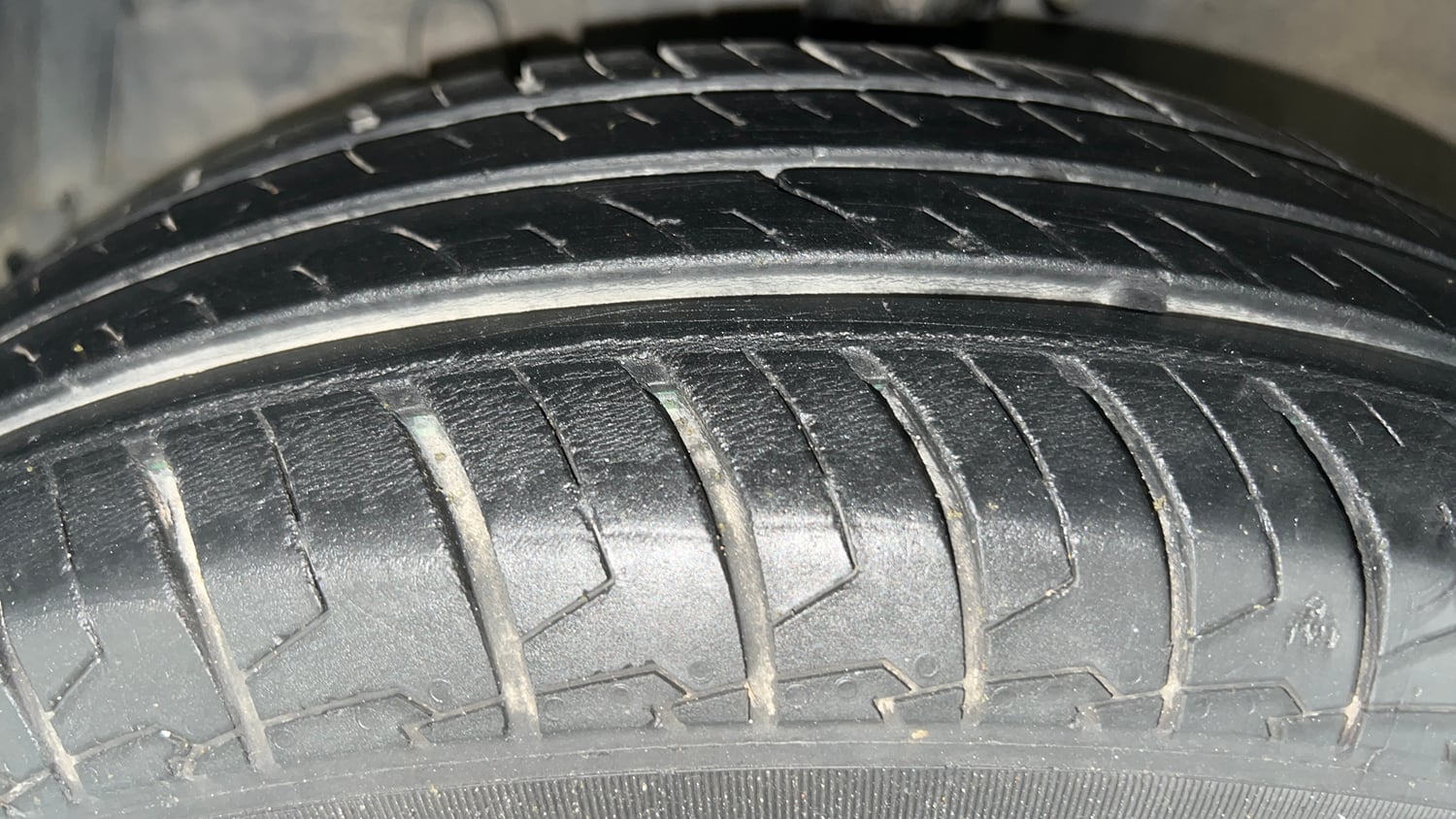 Used 2017 Maruti Suzuki Swift VXi Petrol Manual tyres LEFT FRONT TYRE TREAD VIEW