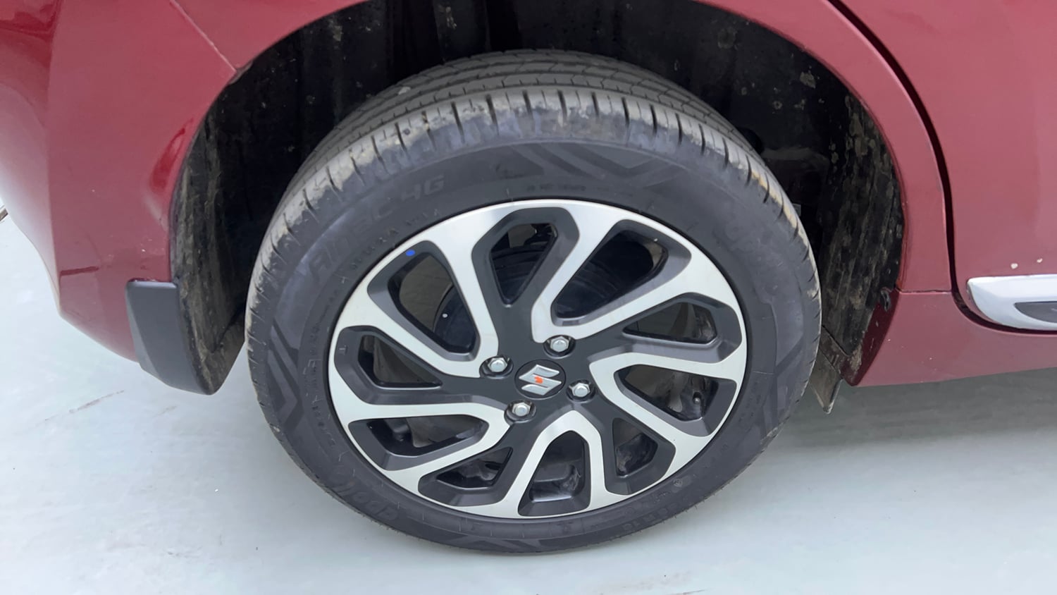 Used 2024 Maruti Suzuki Baleno Alpha AGS Petrol Automatic tyres RIGHT REAR TYRE RIM VIEW
