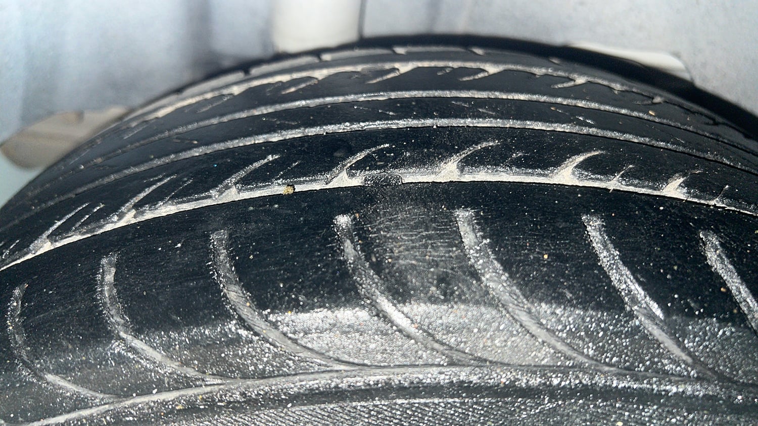 Used 2016 Ford Figo Aspire Trend 1.2 Ti-VCT Petrol Manual tyres RIGHT REAR TYRE TREAD VIEW