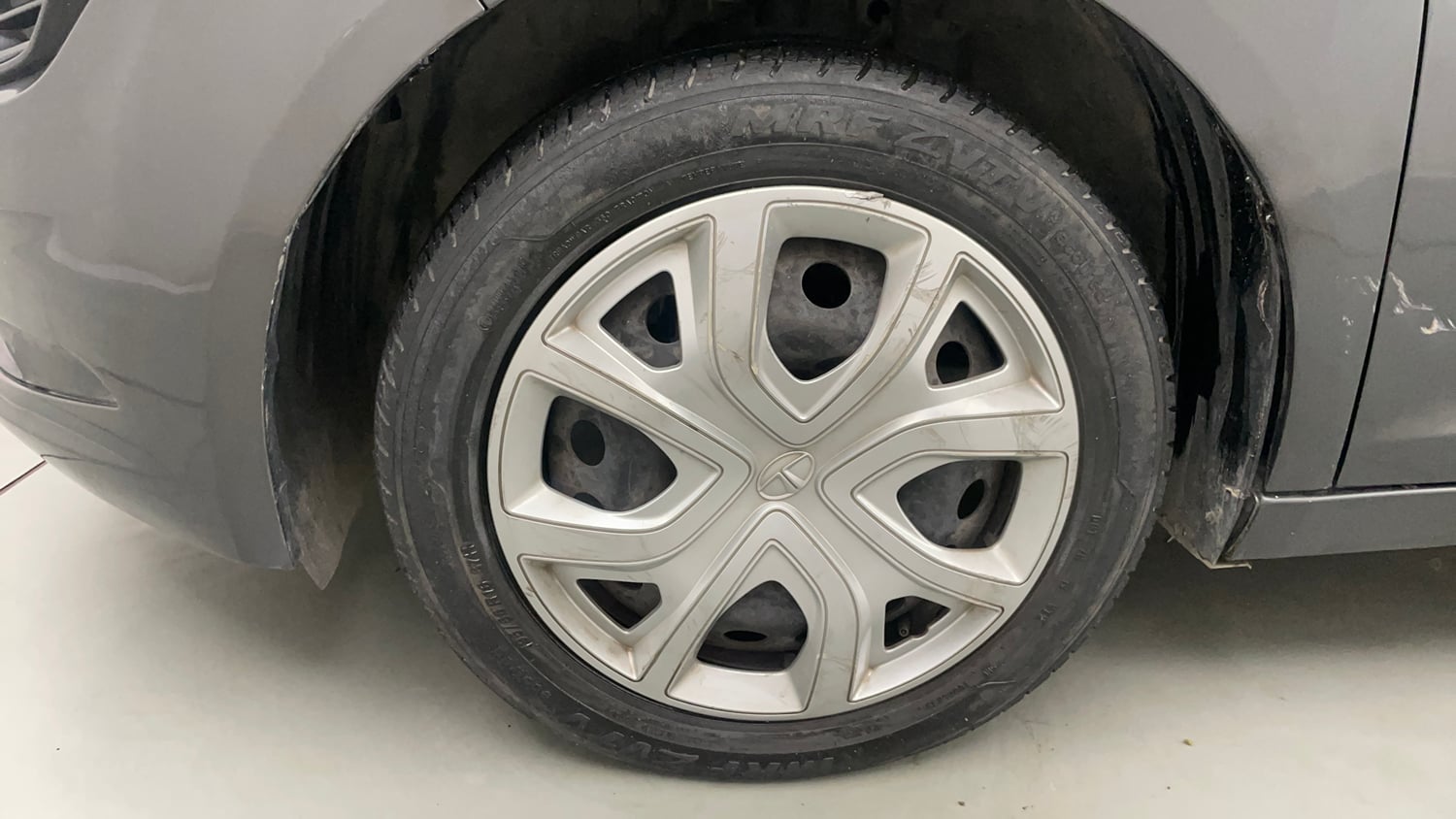 Used 2022 Tata Altroz XM Plus Petrol Petrol Manual tyres LEFT FRONT TYRE RIM VIEW
