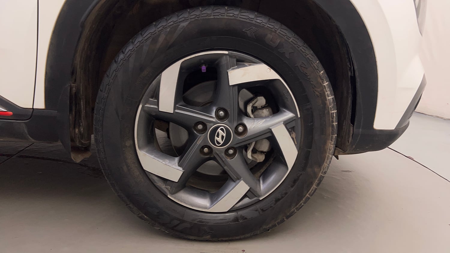 Used 2019 Hyundai Venue SX Plus 1.0 Turbo DCT Petrol Automatic tyres RIGHT FRONT TYRE RIM VIEW
