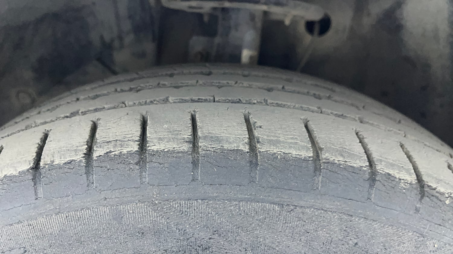 Used 2018 Maruti Suzuki Baleno Alpha 1.2 AT Petrol Automatic tyres LEFT FRONT TYRE TREAD VIEW