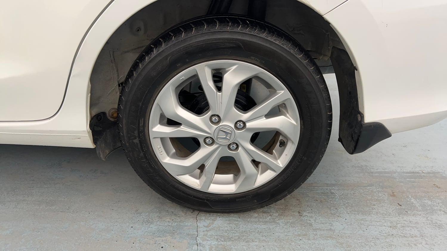 Used 2021 Honda Amaze 1.2 V MT Petrol Petrol Manual tyres LEFT REAR TYRE RIM VIEW